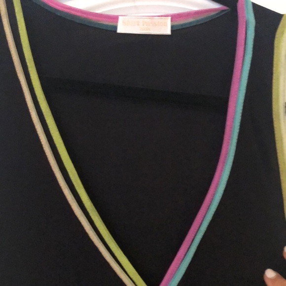 Asymmetrical stretchy dress with contrast piping - Picture 3 of 4